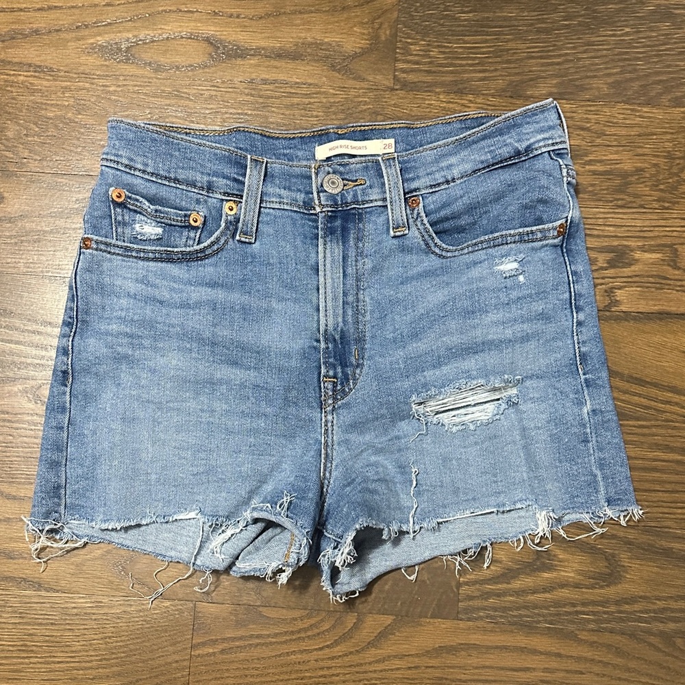Levi’s High Rise Distressed Denim Shorts Size 28